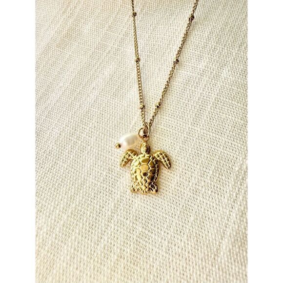 Sea turtle and pearl bohemian beach necklace - Picture 1 of 2